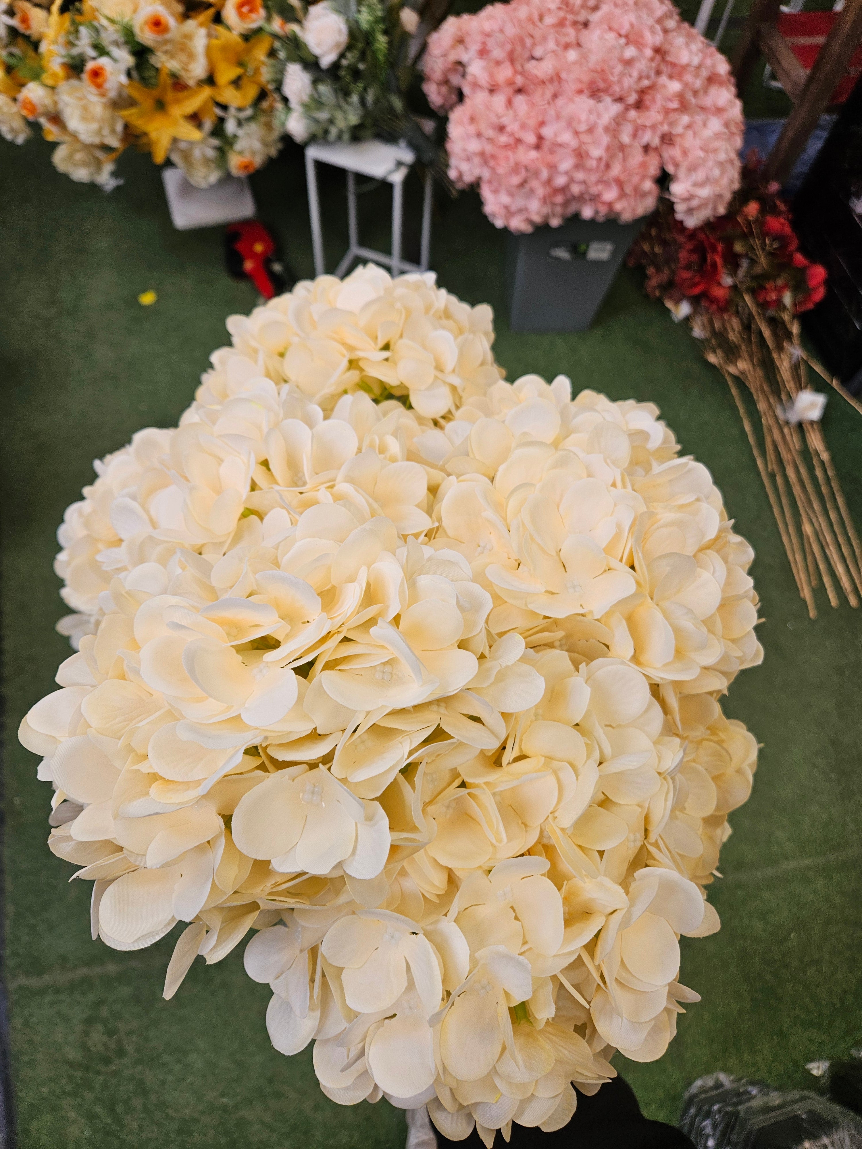 10x Cream Hydrangea Stems – The Artificial Flower Shop Weddings