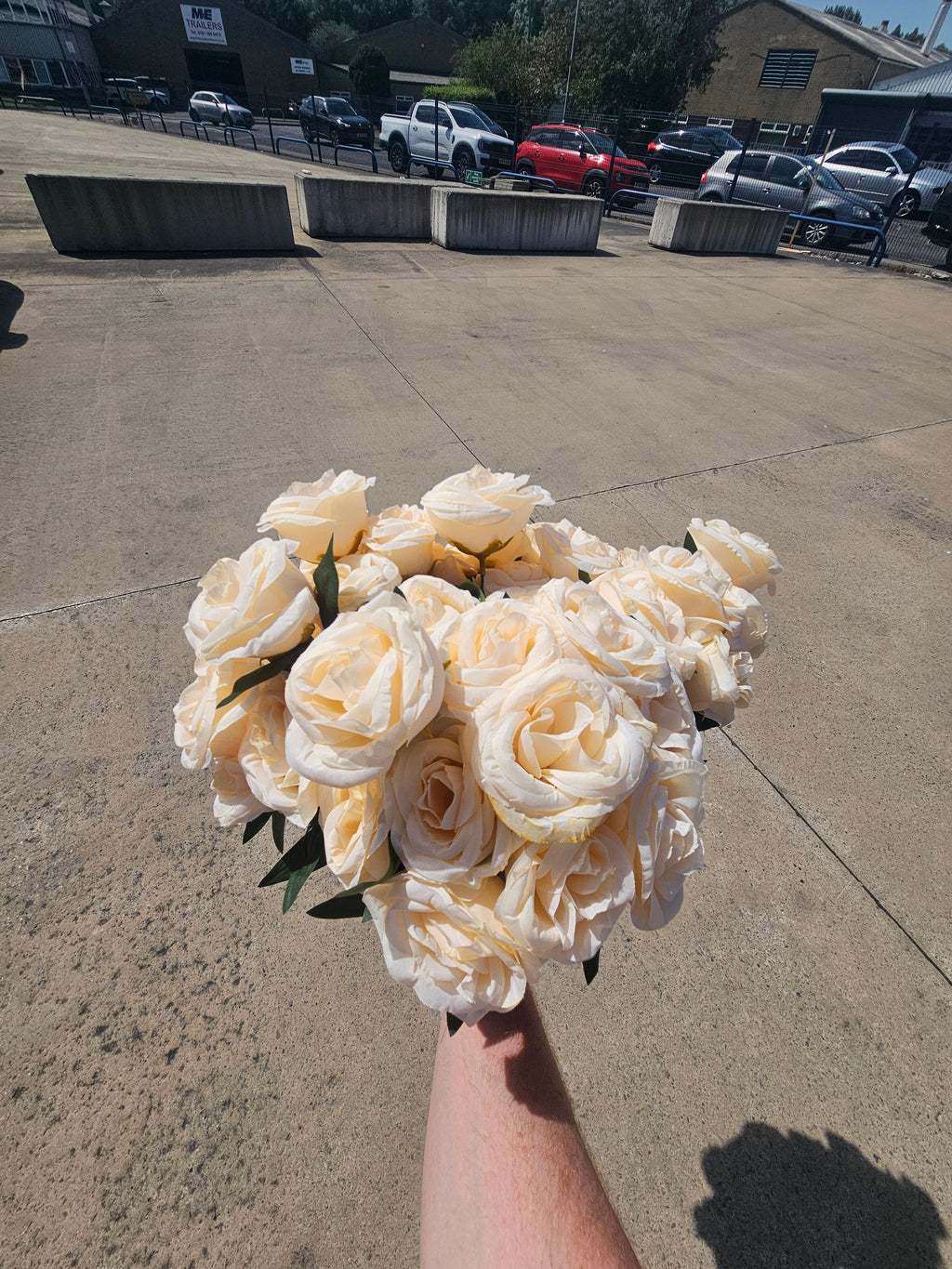 5x Cream/Peach Cabbage Rose Bouquets