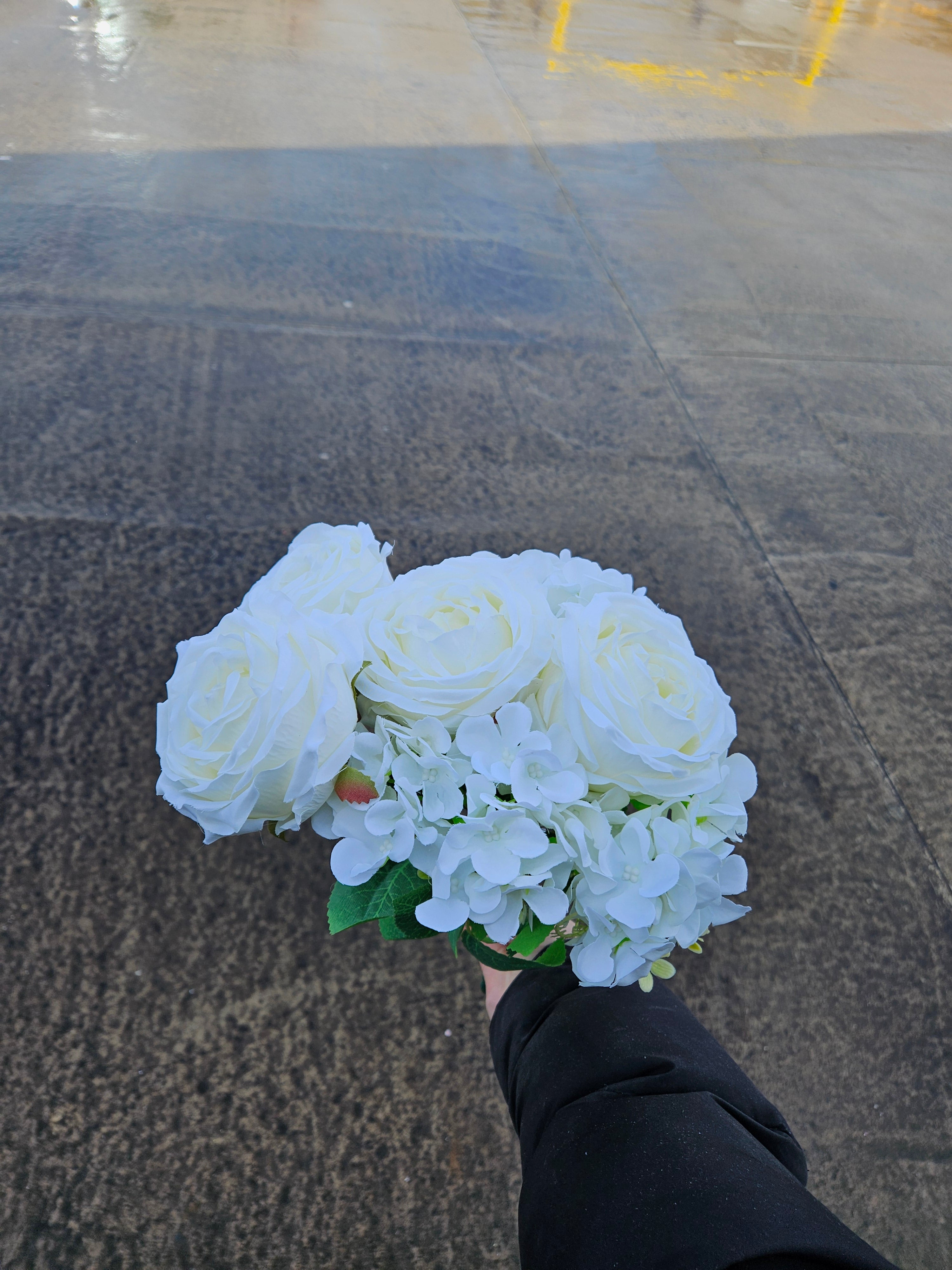 Roses/Hydrangea Bridal Bunch