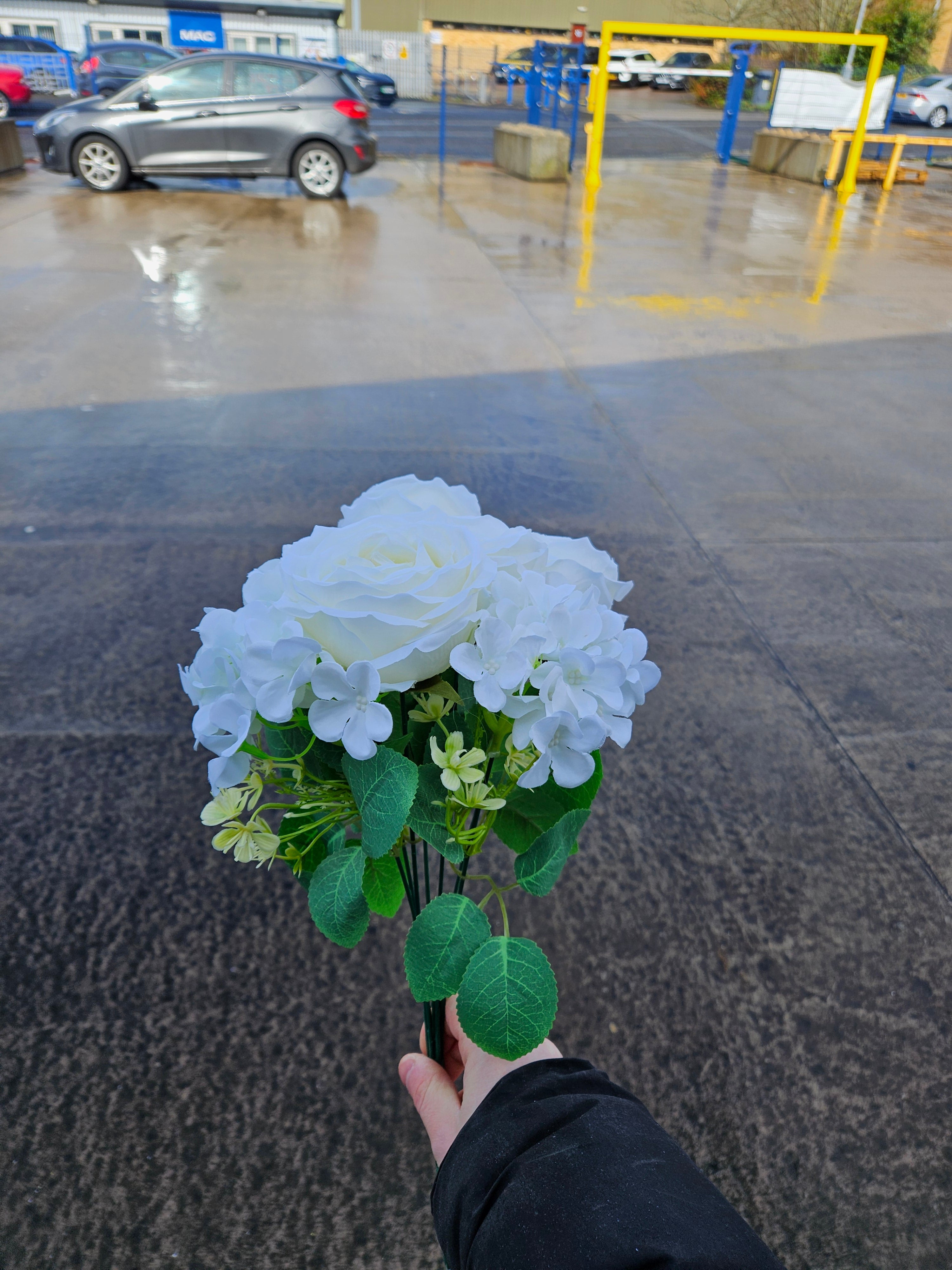 Roses/Hydrangea Bridal Bunch